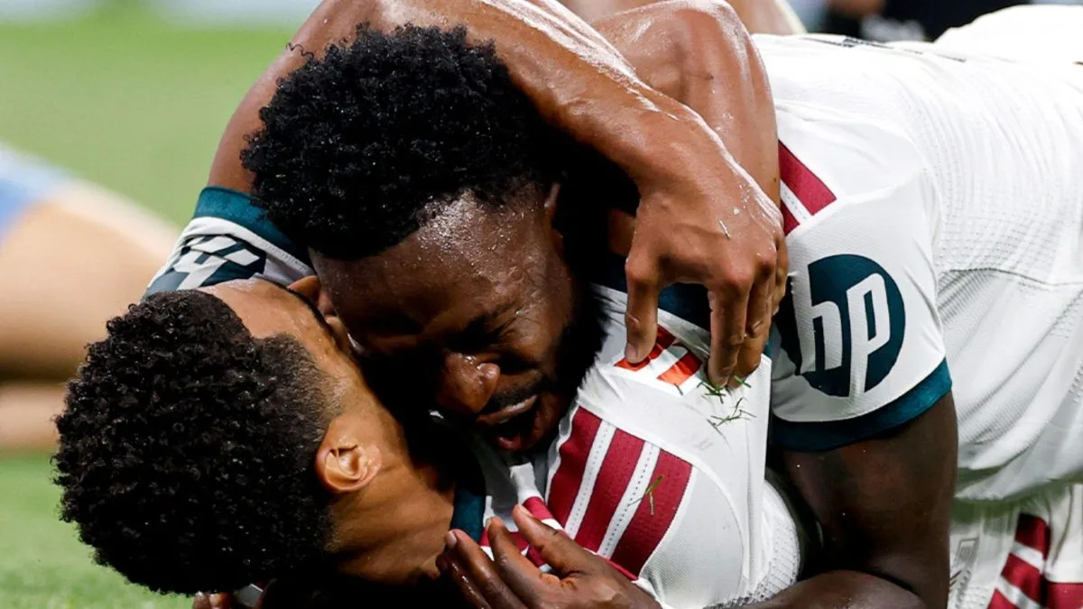 Vini Jr. se declara no Instagram e vive ‘lua de mel’ em paralelo ao namoro com Virginia