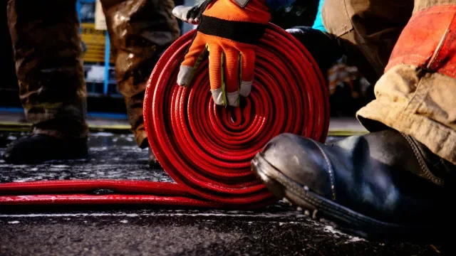 Incêndio em prédio em obras perto dos Aliados. Rescaldo "em conclusão"