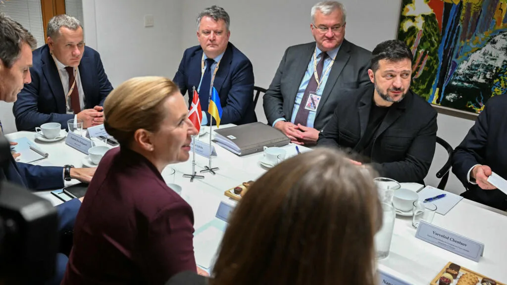 Cúpula da UE chega ao segundo dia em Bruxelas: Ucrânia, energia e orçamento em debate