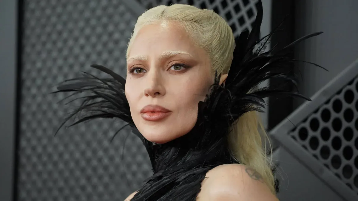 Lady Gaga, inmersa en su maternidad: "No quiere perderse ni un instante; tiene constantemente al bebé en brazos"