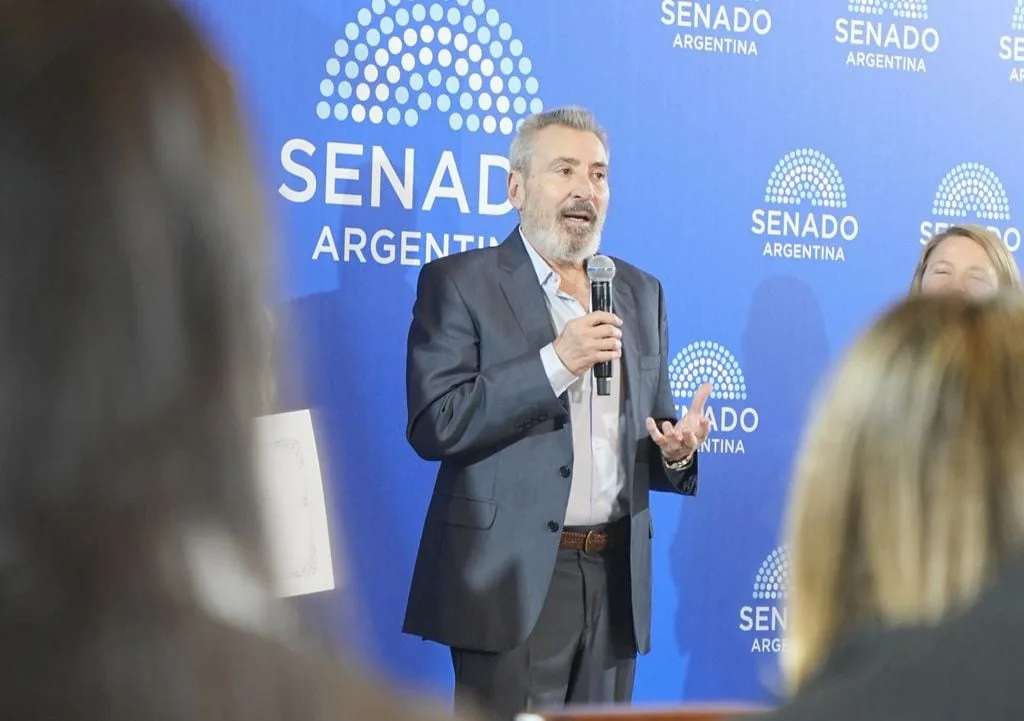 Distinguen a Daniel Vila y a la Fundación Grupo América por su compromiso solidario con los valores humanos y comunitarios