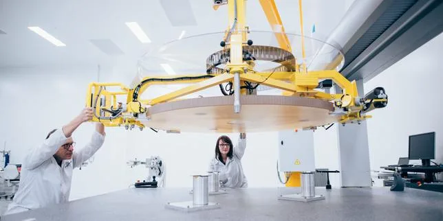 Les miroirs du futur Extremely Large Telescope au Chili sont polis à l’atome près, dans une usine du Poitou