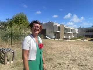 « Je suis à ma place. » Cette ancienne vendeuse s’épanouit en animant l’hôpital de Noirmoutier