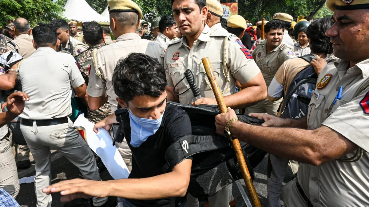 CJP protesters enter gurdwara to evade police detention in Delhi, don cockroach helmets