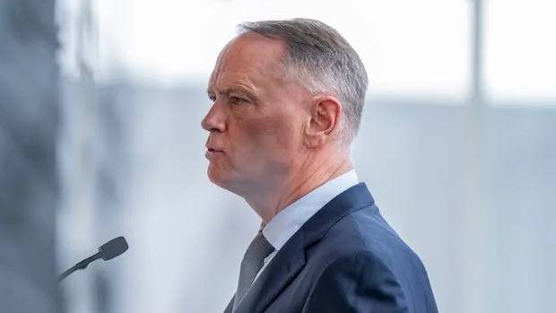 Defence minister orders review of military language directive