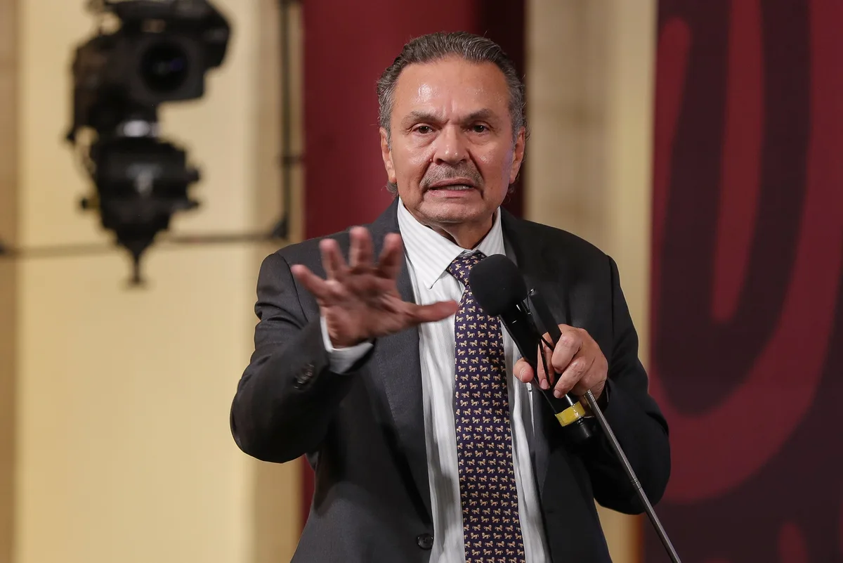 Director del Infonavit aclara que gana 3 mil pesos menos que la presidenta Claudia Sheinbaum