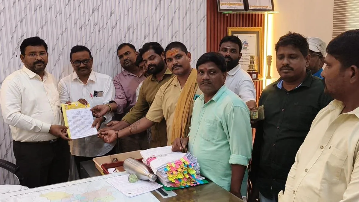 Allocate Srikakulam Mayor post to SC: TDP leader to govt.
