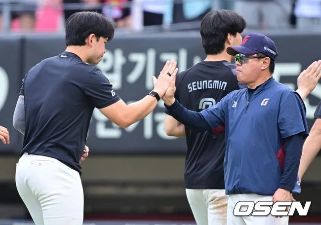 KIA는 충격인데 롯데는 의미 남겼다, 규정이닝+전구단 홈런…"김진욱 덕분에 잘 풀었고, 한동희 만루포 결정적" [오!쎈 광주]