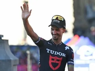 « J’ai eu l’honneur de clôturer ce chapitre de ma vie à Paris », Julian Alaphilippe confirme sa retraite sportive