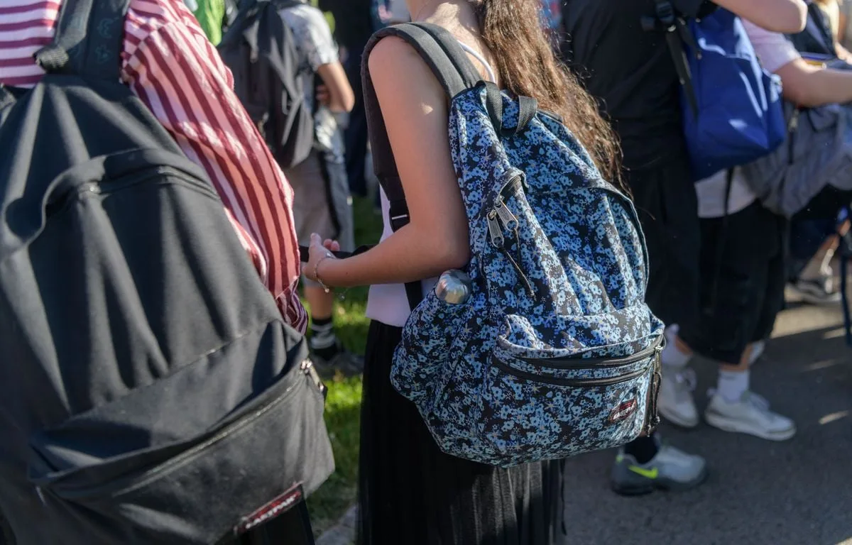 Rentrée 2026 : « Les établissements ne sont pas prêts »… Le personnel déplore une interdiction des téléphones précipitée