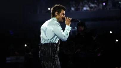 Harry Styles homenageia Dolly Parton em primeiro show no Madison Square Garden: ‘Te amamos’