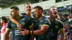 Leeds go back top with thumping win at St Helens