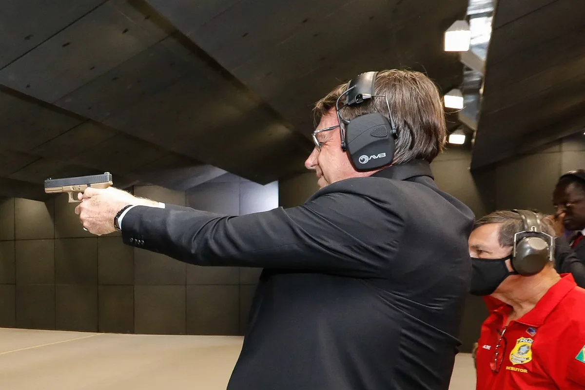 PF pede a Moraes que decida o destino de 10 armas apreendidas de Bolsonaro