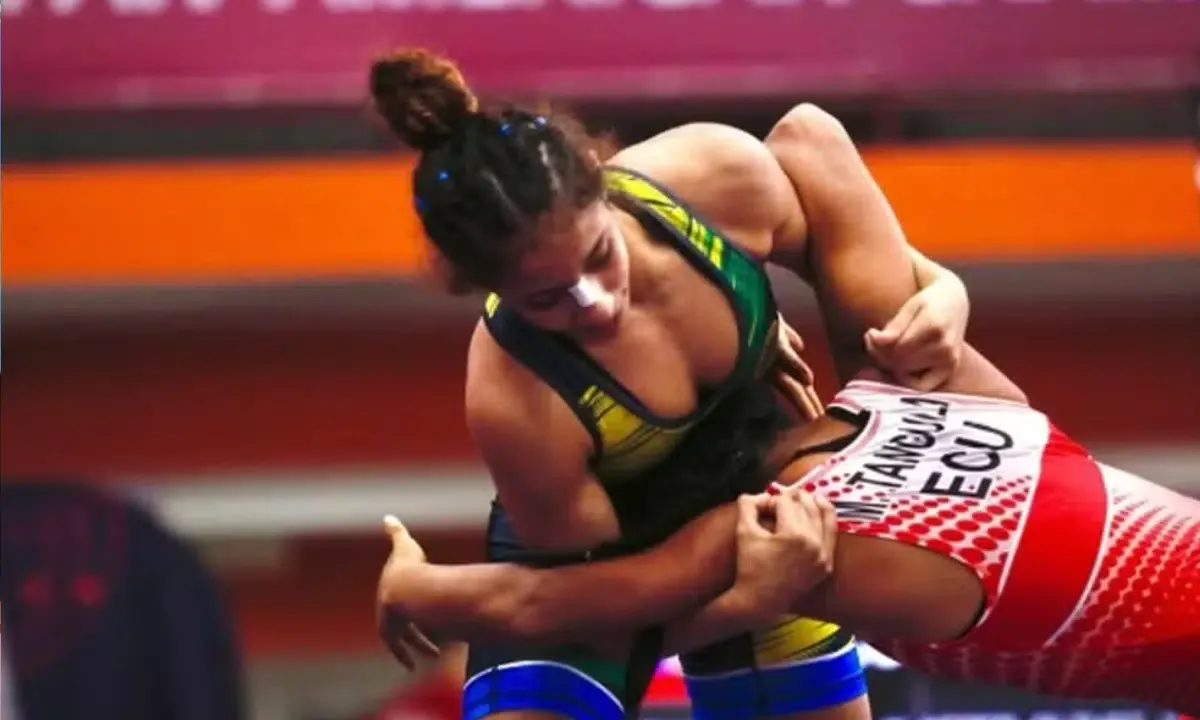 Mayara Santos perde para moldava no Mundial Sub-20 de wrestling
