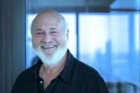 Filho de Rob Reiner é indiciado por matar os pais, diz site