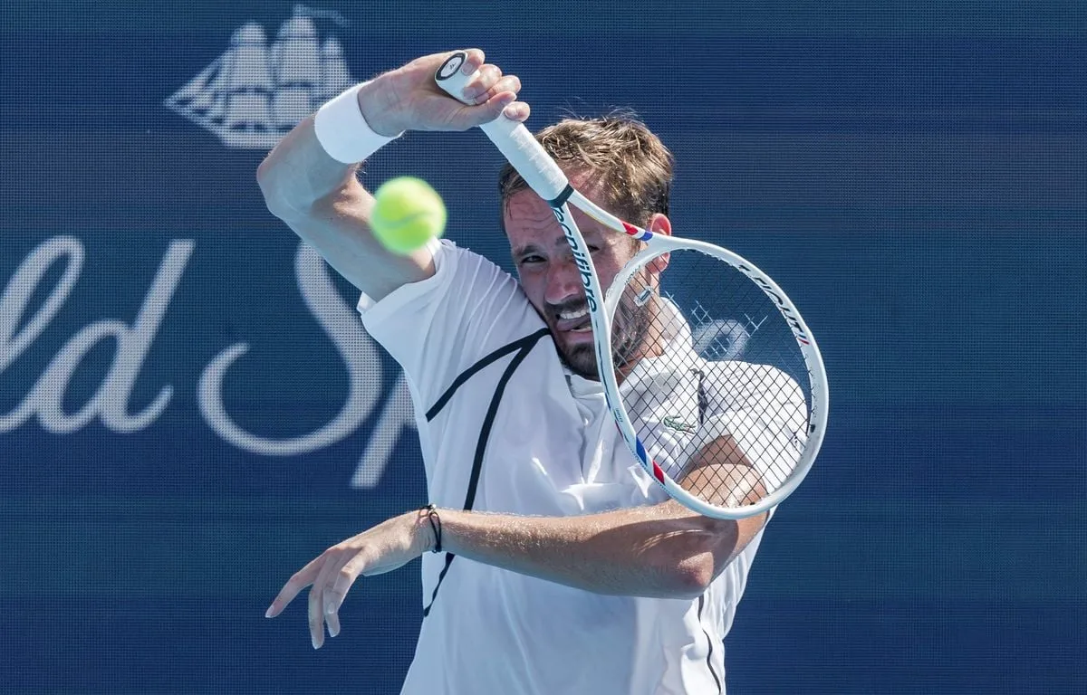 Tennis : « Même le curling, c’est mieux »… Daniil Medvedev pète (encore) un fusible et se fait sortir d’entrée