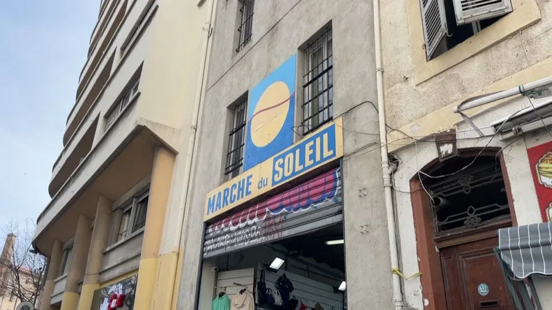 La justice prononce la fermeture définitive du marché du Soleil, temple de la contrefaçon à Marseille, son propriétaire condamné à quatre ans de prison