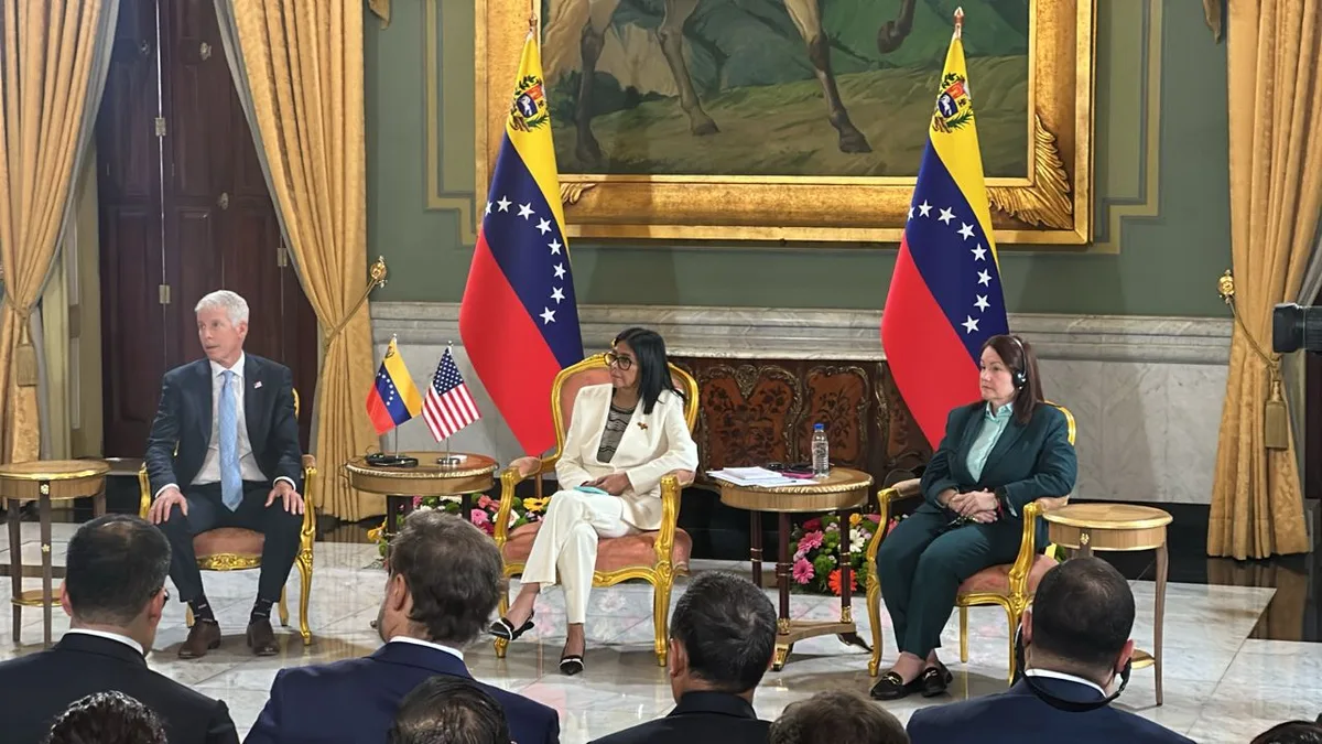 Venezuela firma acuerdos con Chevron y Eni en presencia del secretario de Energía de EEUU