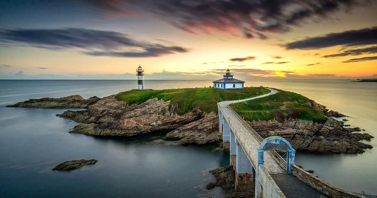 Acantilados, leyendas y vistas infinitas: 6 faros fascinantes donde podés quedarte a dormir