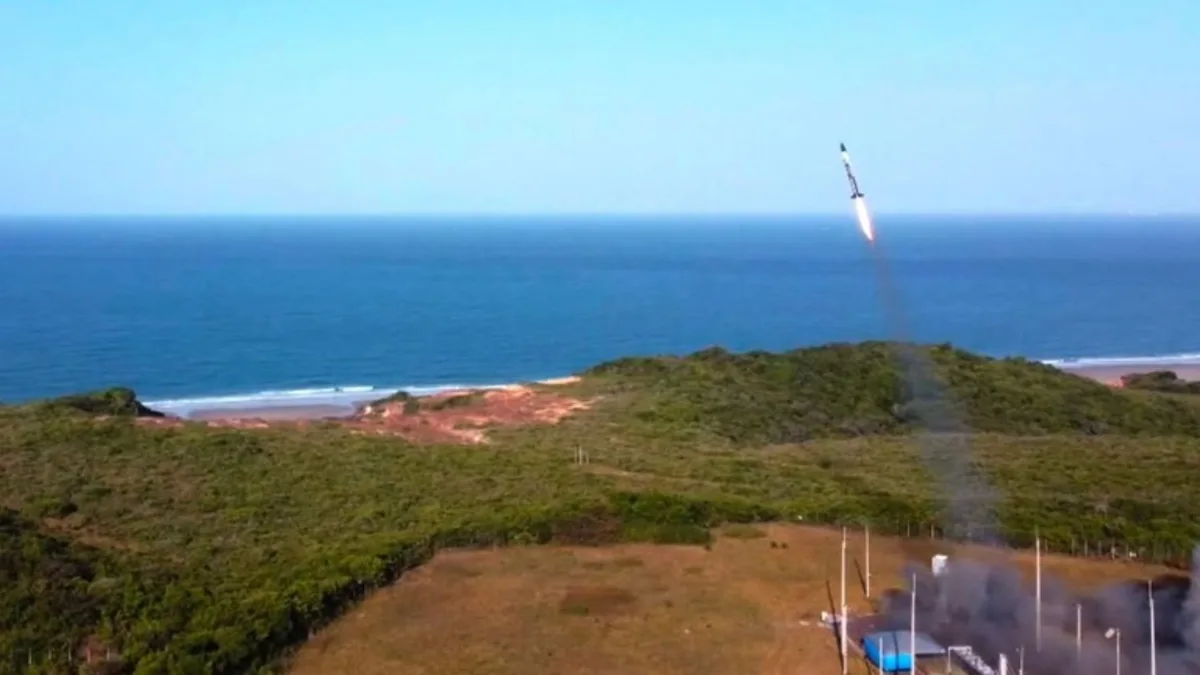 Foguete lançado na Base de Alcântara registra anomalia e cai no mar