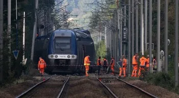 Pista de ato malicioso privilegiada na investigação do descarrilamento de comboio em França