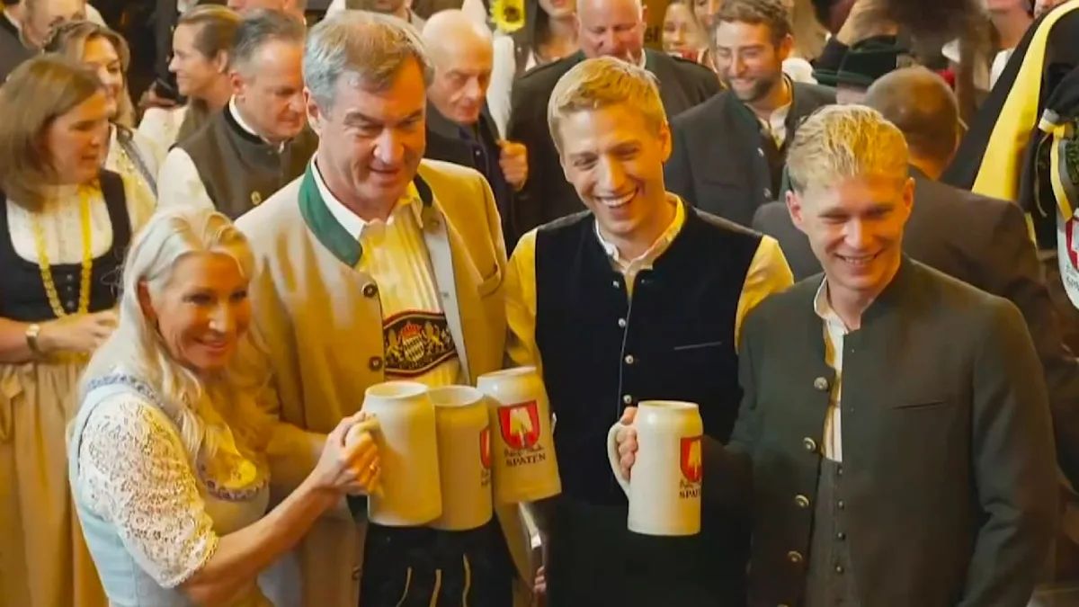 Münchens Oberbürgermeister eröffnet die Wiesn - Zwei Schläge, vier Sekunden