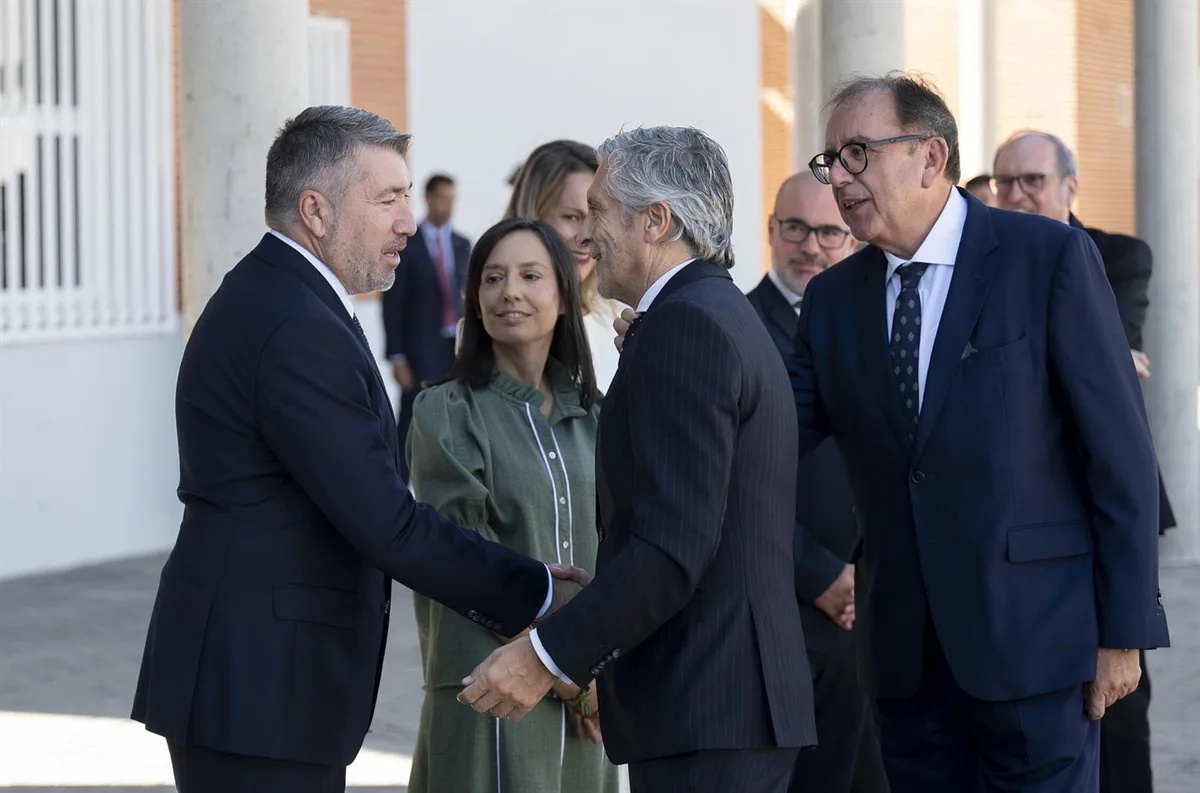Prisiones condecora a jefes de servicio y al DAO de Guardia Civil en un Día de La Merced con recuerdo especial a Ceuta