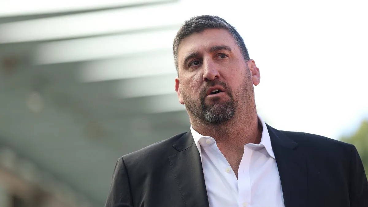 Sydney Swans deny club representatives, apart from five banned players, were in Melbourne hotel room