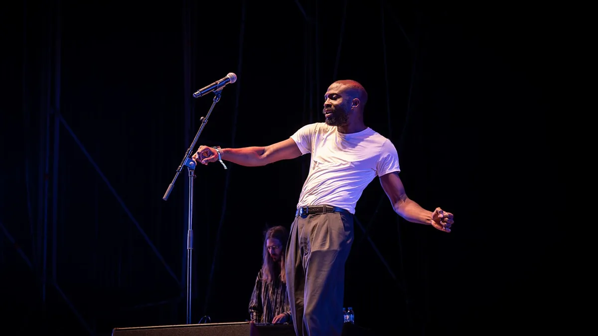 Joshua Idehen com ordem para dançar: as imagens do concerto no MEO Kalorama