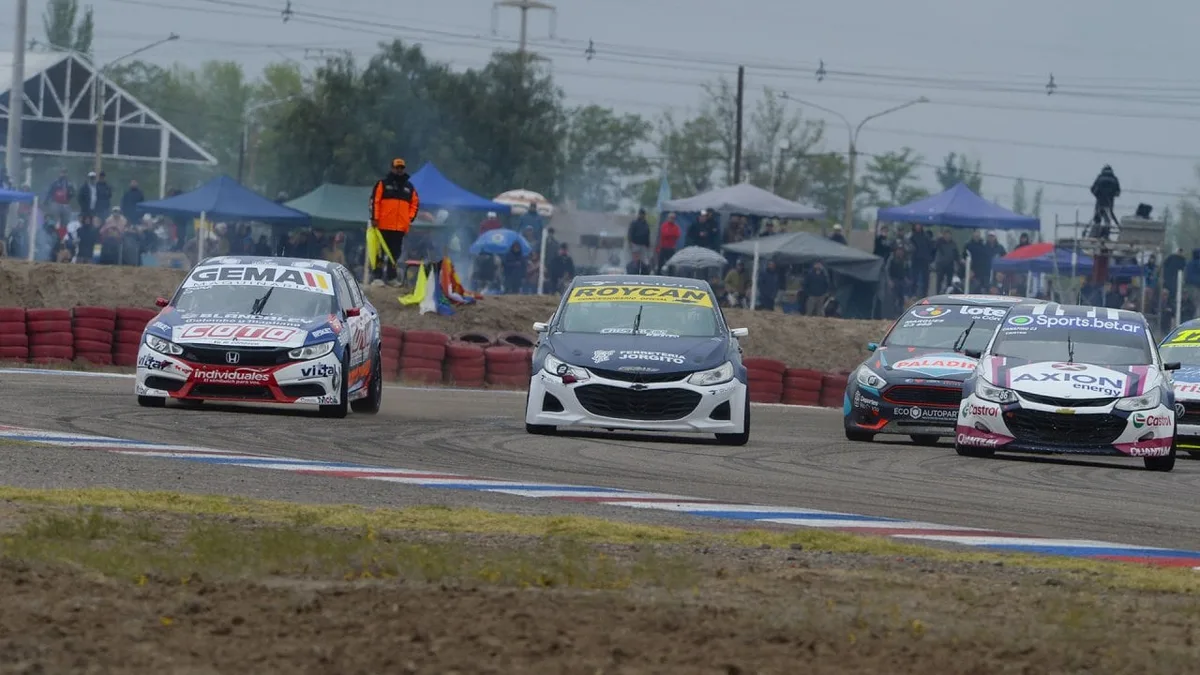 “¡Para la historia!“: la increíble maniobra de Agustín Canapino para saltar del cuarto lugar y ganar en la última vuelta de la Clase 3 de TN