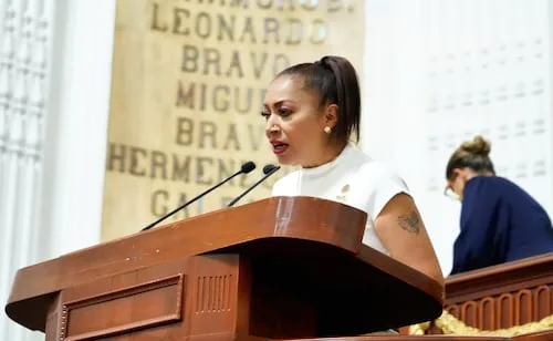 PVEM propone baños familiares obligatorios en establecimientos mercantiles de CDMX; incluirían cambiadores y espacios accesibles