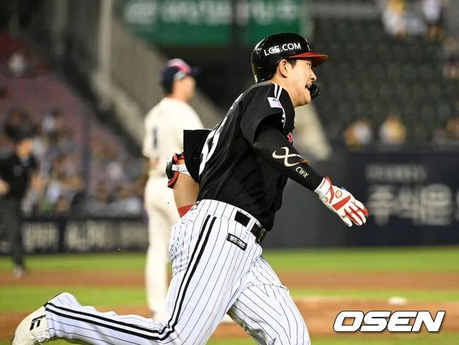 ‘또 밀어쳤다’ 홈런 3개를 밀어쳐 잠실구장 넘겼다…LG 우타 거포 “원바운드 될 줄 알고 2루까지 열심히 뛰었다”
