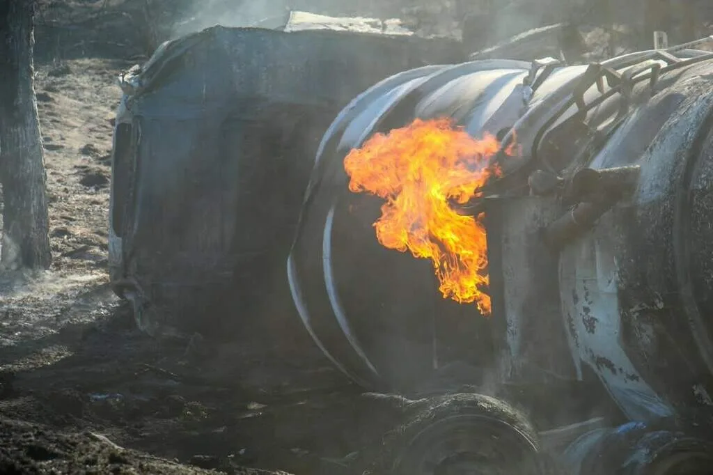 Carretas de acidente com 4 mortes serão retiradas da BR-163 nesta terça