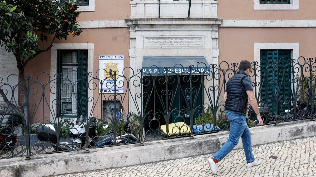 Julgamento de polícias acusados de tortura decorre à porta fechada