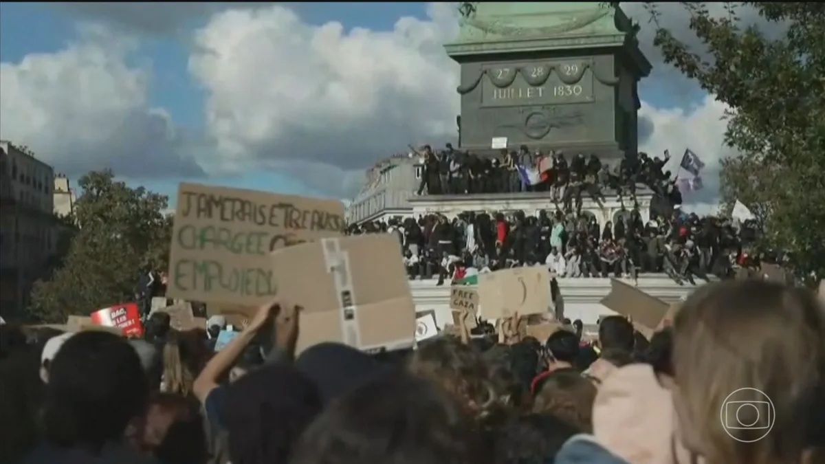 Estudantes voltam às ruas na França em protestos por melhores condições no ensino público