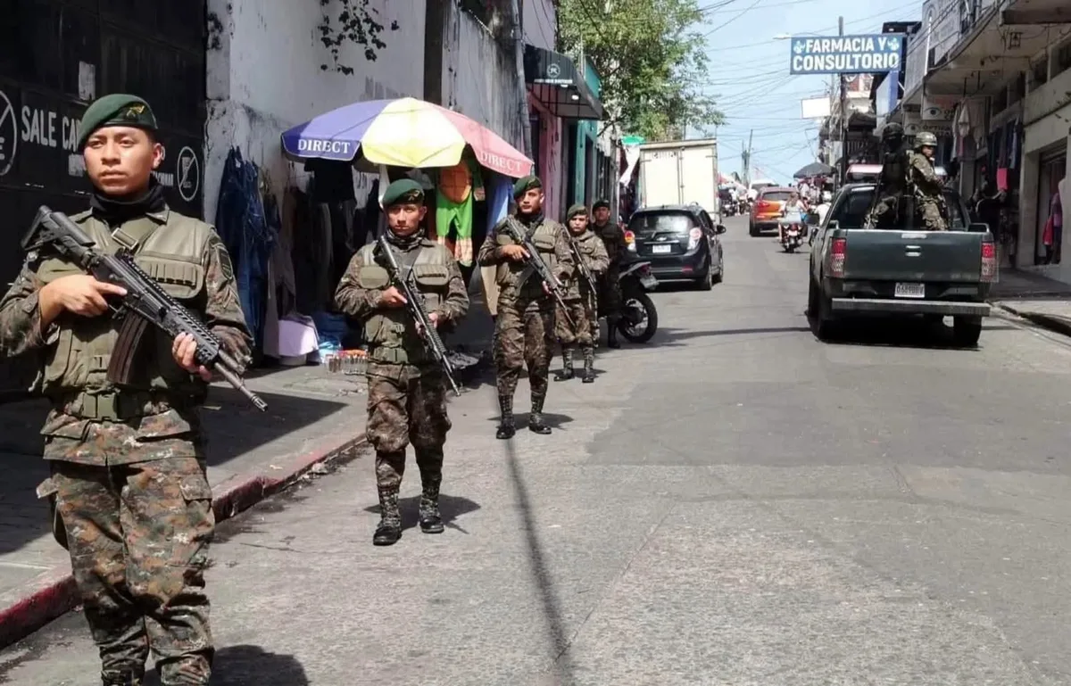 El ataque armado a un supermercado en Escuintla provoca terror, el cierre de comercios y despliegue policial