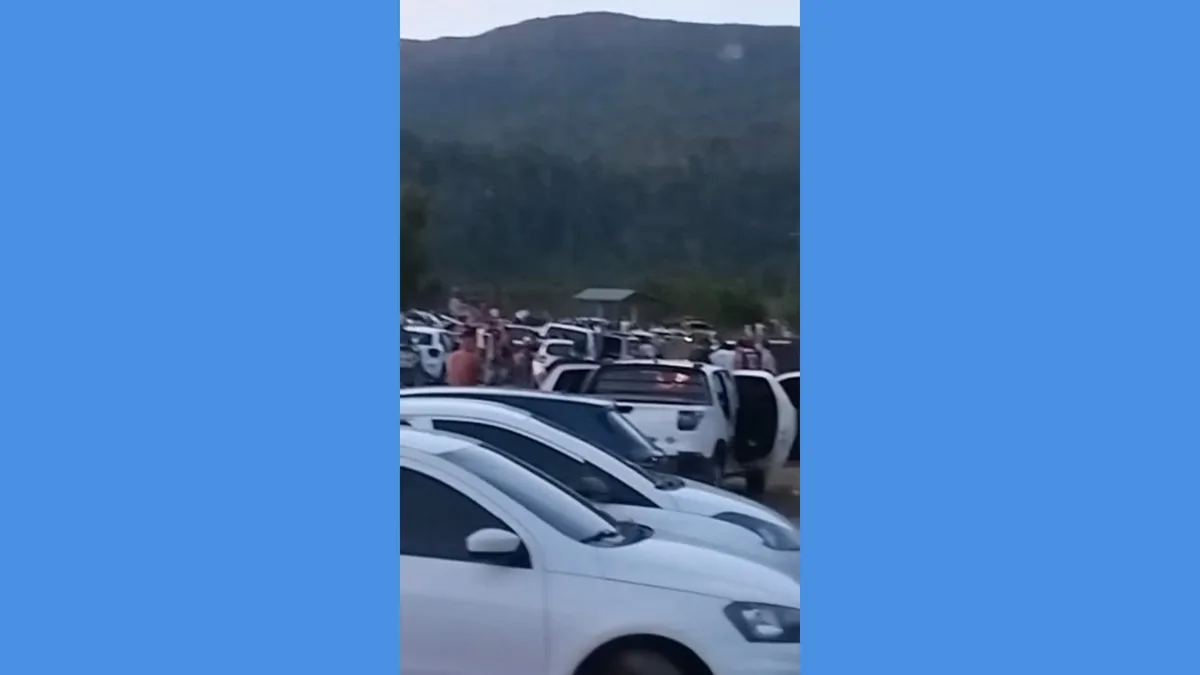 Vídeo mostra fila de veículos em rodovia interditada por acidente