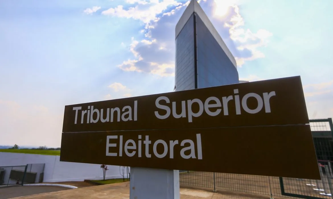 TSE suspende sistema de filiação após episódio com Flávio Bolsonaro e tentativa contra Lula