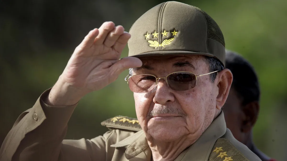 Raúl Castro envía otra carta al ejército sin aparecer en público, en medio de la mayor presión judicial y económica de Washington en años
