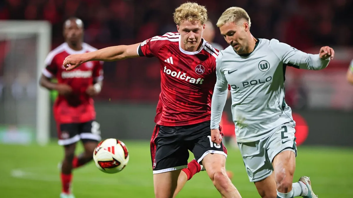 2. Fußball-Bundesliga: Trainer gratuliert: Wolfsburg-Profi macht Studienabschluss