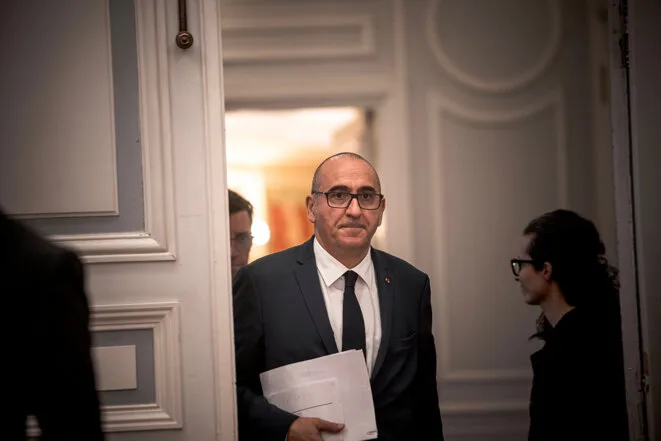 Grenades «suspendues» et tri des pancartes: le silence buté du ministère de l’intérieur