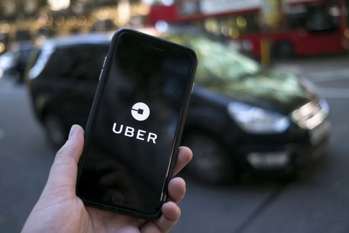 Uber multada em 825 milhões de euros na Europa por usar sistemas automáticos para desativar contas de motoristas