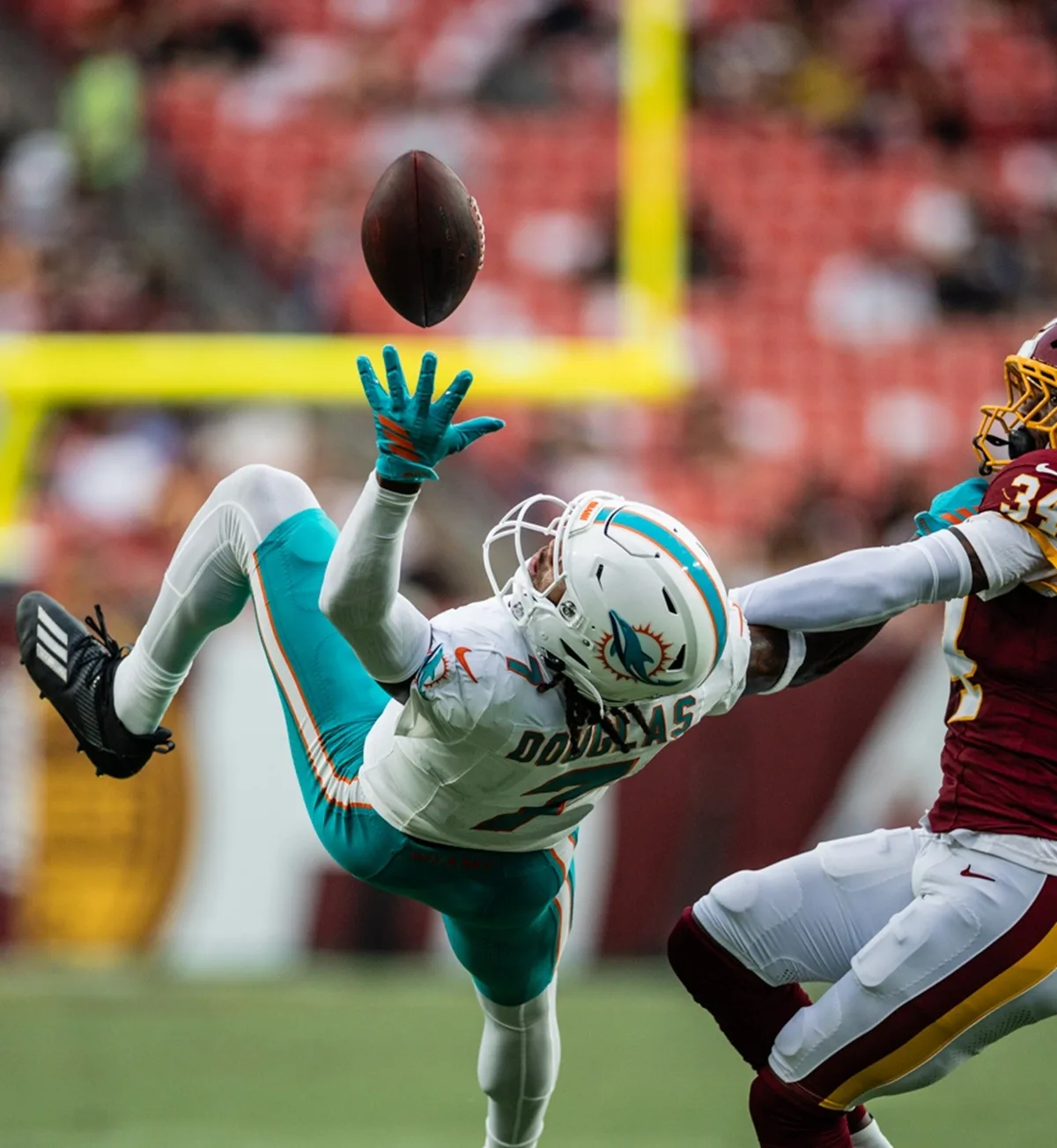 NFL: Novato estreia com recepção insana de uma mão em noite de jogos da pré-temporada