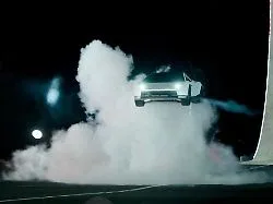Was plant Musk wirklich?: Raketen-Auto heizt Fusionsgerüchte zwischen Tesla und SpaceX an