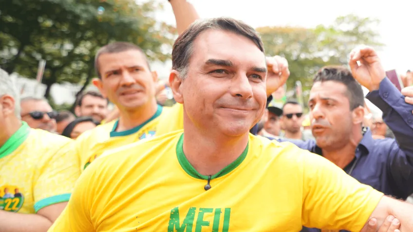 “Sempre fomos o último obstáculo”, diz Flávio sobre Brasil virar ditadura