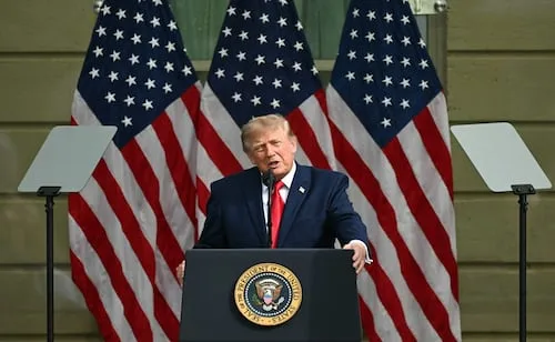 Trump aprovecha el 11-S para defender la guerra en Irán; "no tendrán un arma nuclear", promete