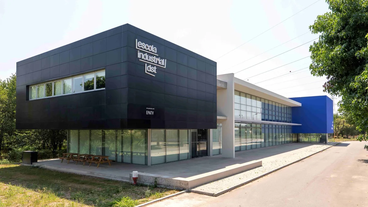 Escola industrial e digital do dstgroup arranca com 124 vagas