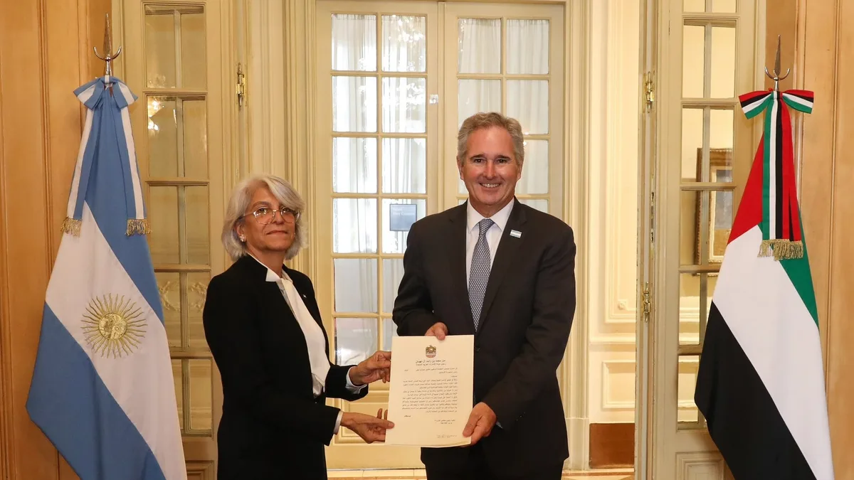 Pablo Quirno recibió las cartas credenciales de la nueva embajadora de Emiratos Árabes Unidos en el país