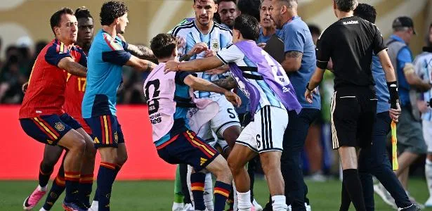 Malvinas, racismo e briga: Fifa pune Argentina com multa de R$ 1,6 milhão