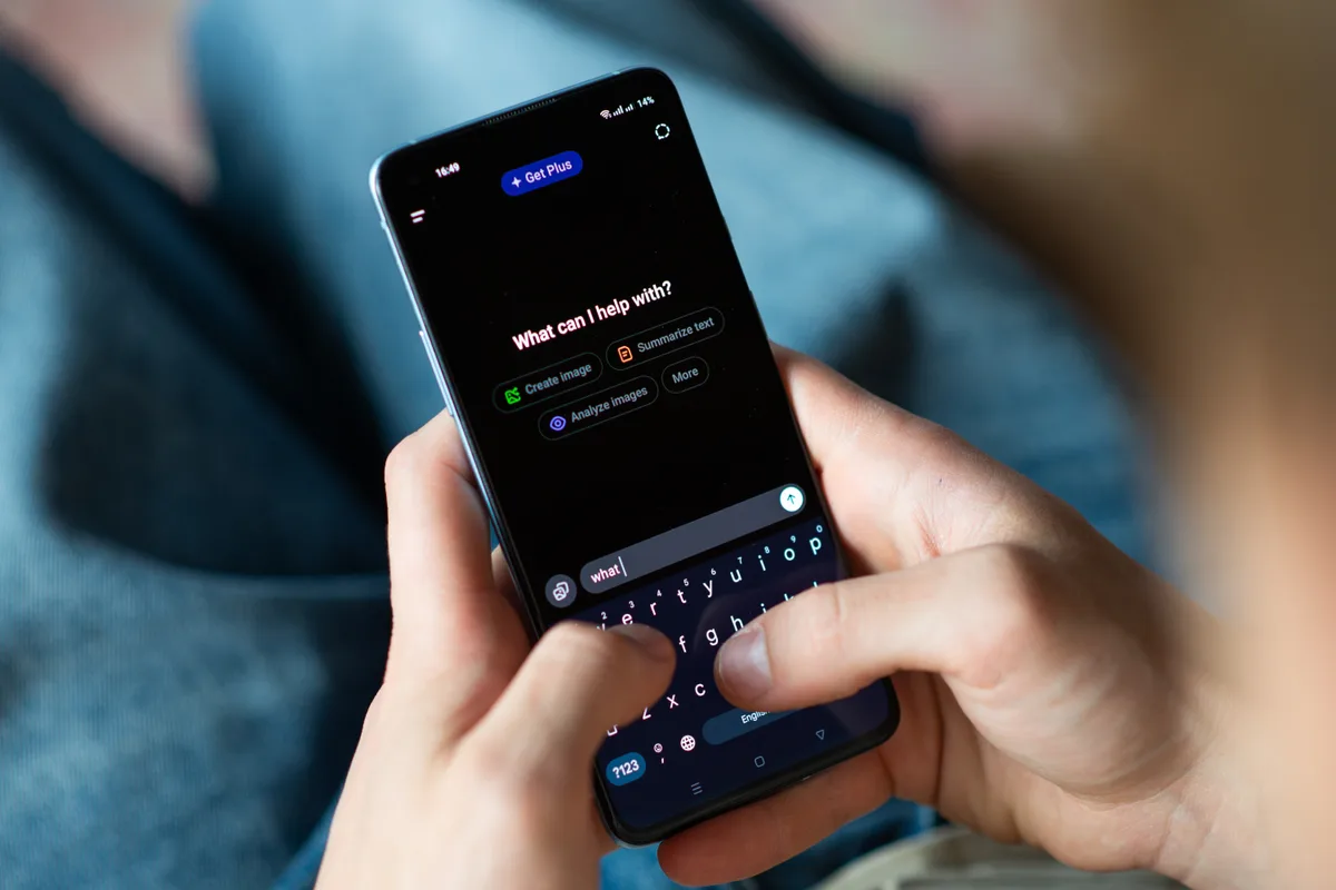 La publicité débarque très bientôt dans ChatGPT en France, et OpenAI promet qu'elle ne changera rien à vos réponses